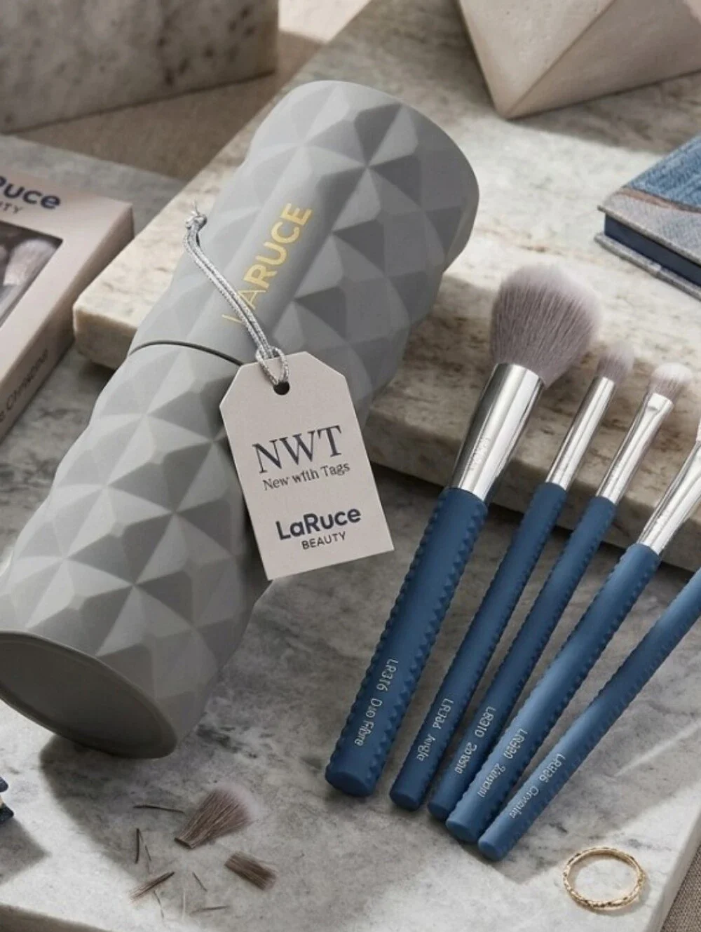 NWT LaRuce Beauty The Christine 5-Piece Makeup Brush Set & Grey Holder Case